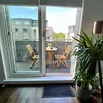 Ultra Modern 2 Bed Apartment In Edinburgh