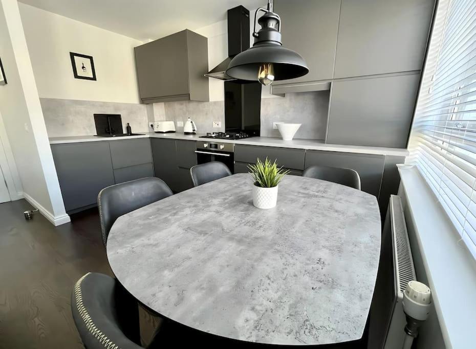 Ultra Modern 2 Bed In