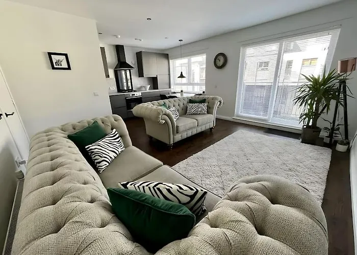 Ultra Modern 2 Bed Apartment In Edinburgh