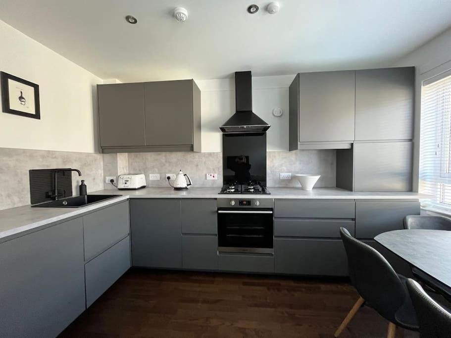 Ultra Modern 2 Bed In *